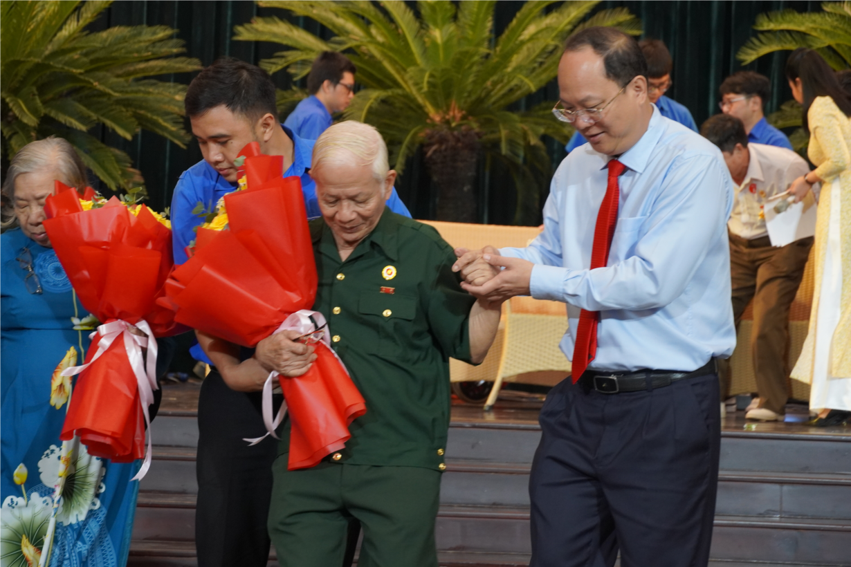 TP.HCM gặp gỡ tri ân 120 người có công tiêu biểu (25/7/2023)